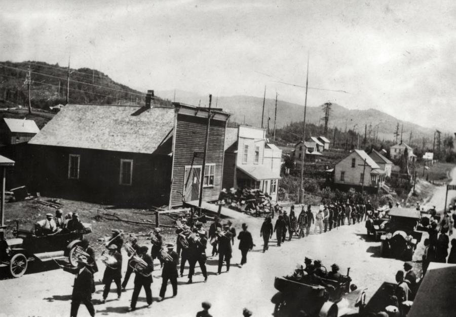 Fourth of July parade, Langlois, OR, c. 1916