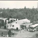  Langlois, Oregon Greyhound bus stop with two 743&#039;s parked at gas pumps